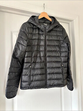 TNA Super Puff Black Hooded Puffer Jacket Like New Botanie
